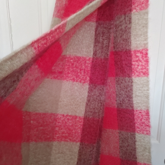 American Eagle Bright Pink Plaid Wool Mohair Blend Large Scarf - Picture 6 of 6